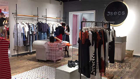 Five-second clothing ushered in the second store opened in May. Strongly stationed in Jiazhou Square