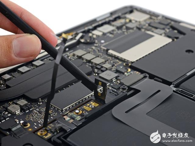 Apple's new Macbook Pro 13-inch disassembly: integration of innovative heights with the best sound quality in history