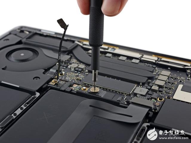 Apple's new Macbook Pro 13-inch disassembly: integration of innovative heights with the best sound quality in history