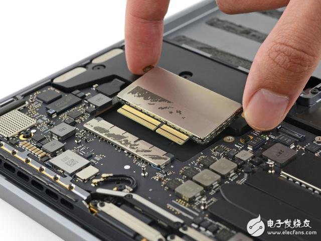 Apple's new Macbook Pro 13-inch disassembly: integration of innovative heights with the best sound quality in history