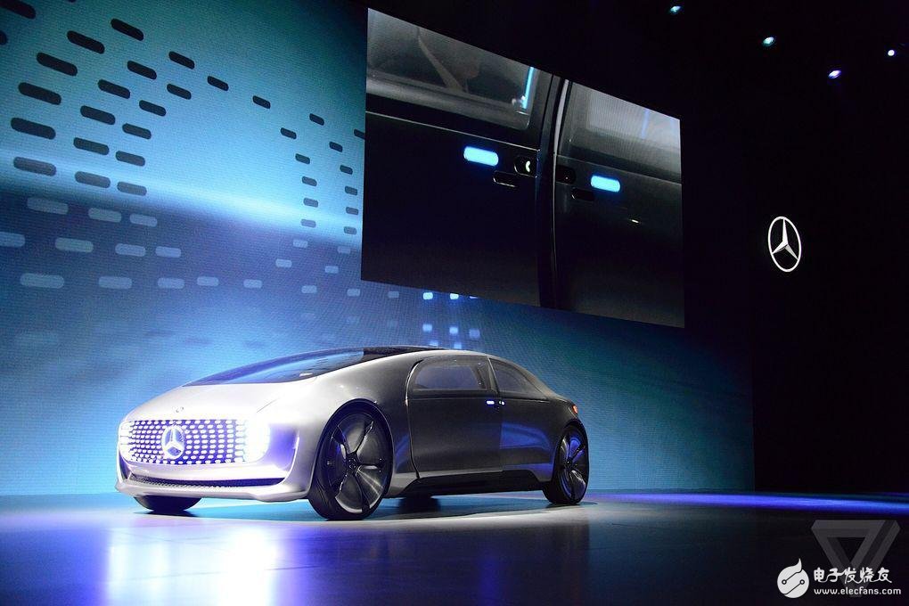 Mercedes-Benz at CES 2015: Run, smart car!