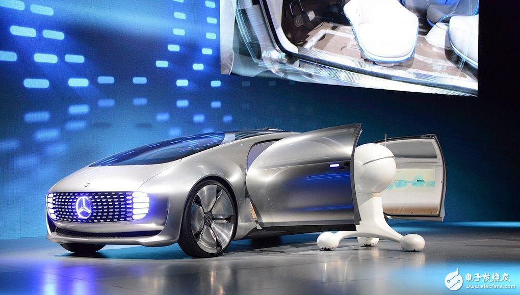 Mercedes-Benz at CES 2015: Run, smart car!