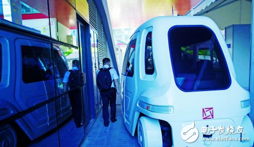 On June 16, a driverless car was parked in the venue of the Shenzhen Software Industry Base.