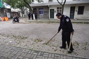 Ningbo killed 1 shots continued: police used metal detectors to find shells