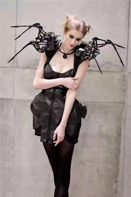 Cool 3D print dress can automatically transform into a female spiderman!