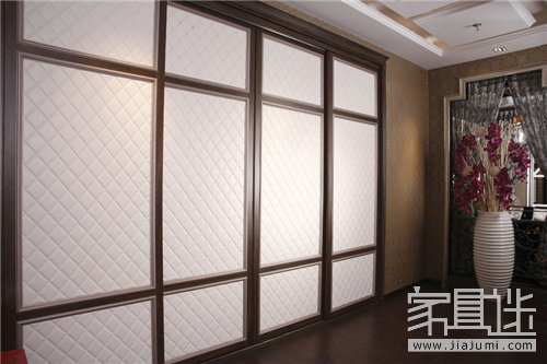 Sliding door 1_1.jpg