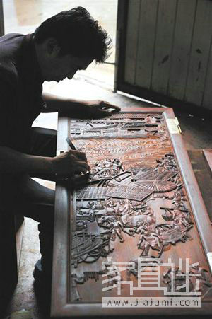 Four strokes to distinguish the masonry of mahogany furniture