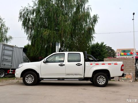 This time we actually shot the model is Ruiling 2.5T V5 limited edition two-drive large double row, the guiding price is 73,800 yuan. In terms of appearance, the overall shape is relatively full, and the design is not too moderate.