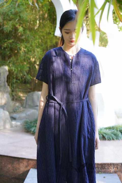 Put on the background Dins is full of literary dresses.