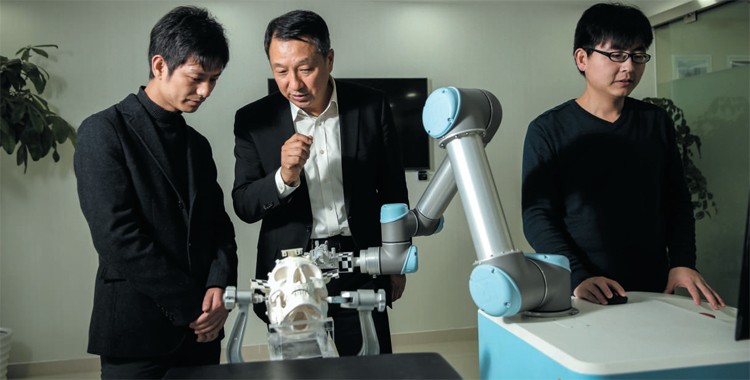 Wang Tianmiao constantly promotes robots for clinical medicine