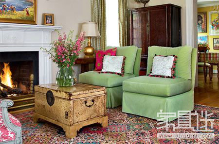 Antique furniture coffee table.Jpg