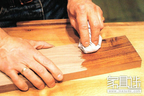 Wood wax oil penetrates into the interior of the wood, which will deepen the color difference of the wood itself.jpg