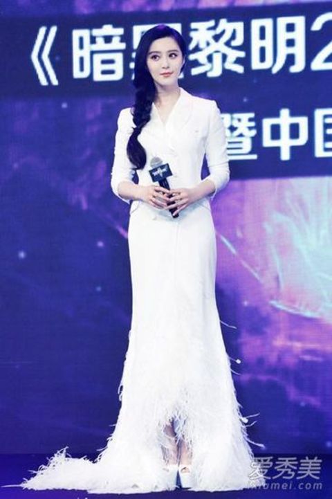 Fan Bingbing appeared in a long white dress