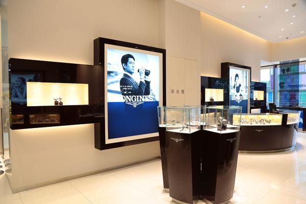 Longines together Lin Chi Ling glory opened the first direct sales store in Changsha