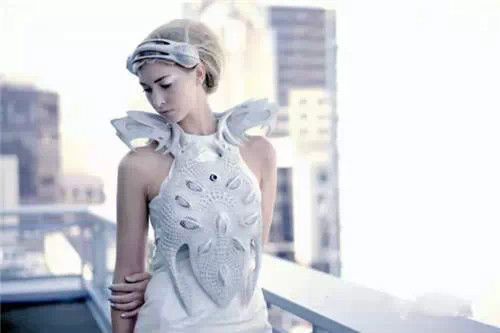 Cool 3D print dress can automatically transform into a female spiderman!