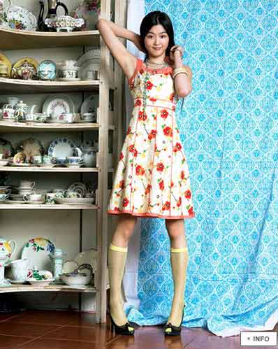 Fashion: Fish mouth shoes Love of sexy young woman