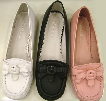 Fashion: European style, romantic warm flat shoes