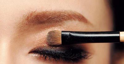 Deep sorrowful golden brown smoked big eye makeup