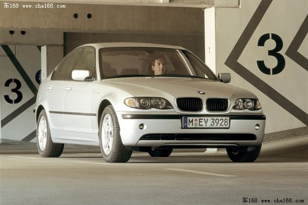 Sports spirit will remain unchanged BMW 3 Series car history introduction 07:02:24 on July 27th, 2011 Source: Che168 Share The BMW 3 Series is the most successful BMW car brand ever. Since its first generation in 1975, it has been regarded as the most expressive model of the BMW brand. Since its development, the BMW 3 Series has undergone five generations of evolution, although historical models have improved in terms of shape, power and size, but it is the unchanging spirit of sport. Tracing back to the origin: The 3 Series' predecessor "BMW 2002", the origin of the BMW sports sedan
