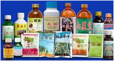 Method for testing moisture resistance of flexible plastic composite film material for pesticide packaging
