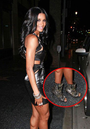 Open-toe boots are in season, showcasing sensual details (Figure 4)