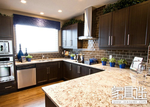 Which cabinets and custom cabinets are hand-made? Which is better? .jpg