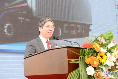 Yang Hanlin, General Manager of SAIC Hongyan, speaks
