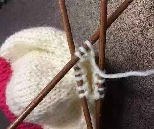 Teach you the weaving of children's hats and shoes