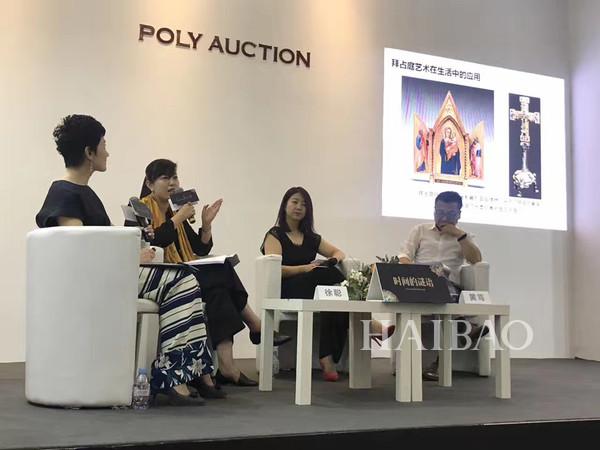 The salon activities hosted by Ms. Xu Cong, Managing Director of Fashion Road, invited senior art curator and critic Mr. Huang Du; Ms. Xu Juan, the executive director of Art History, and Mr. Xu Juan, founder of Fashion Zhi Ai Ms. Yu Xuan as a salon guest