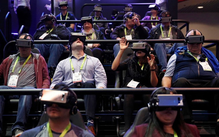 How does AI+VR solve the limitations of online learning?
