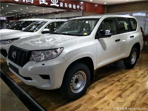 Appearance: 2018 Middle East version of Toyota Overbearing 2700 overall style is more atmospheric, the headlights three-dimensional corners are more sharp and domineering, the headlights still use convex but re-line design, more dynamic and stylish, strong body and Infinite power, it is also not modest in front of people to show off the 18 Toyota overbearing 2700 reality has not produced any distinctive rotation, "tears" shape of the LED white driving lights still imitate; and the original part of the car The loading of the crowbar has been abolished, and the wild temperament of the vehicle has emerged with a touch of elegant sigh. The front face is still full of infringement, and the sleek chrome-plated large-sized air intake grille is modern and stylish.