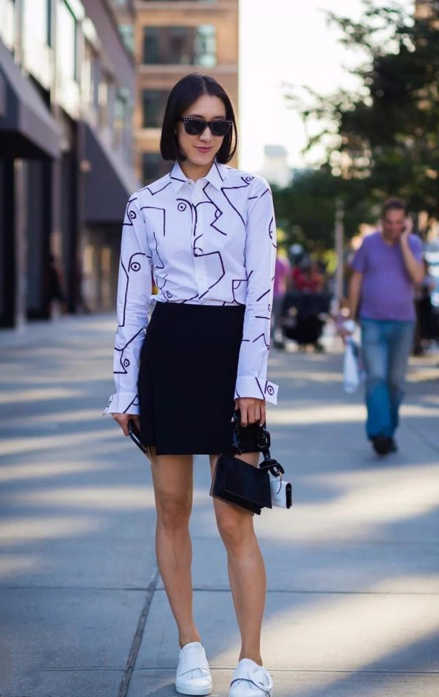 The best match for the May 1st Spring Tour? Small white shoes escort the skirt, showing youthful vitality