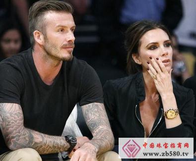 Beckham sends his wife a Â£50,000 diamond bracelet to celebrate