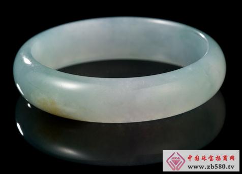 Distinguish between white jade bracelets and jade bracelets