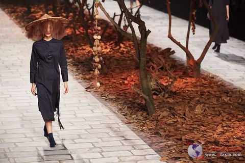 ä¸ç„¶â€”â€”ä¼šè®²æ•…äº‹çš„ç”Ÿæ€å¥³è£…å“ç‰Œ