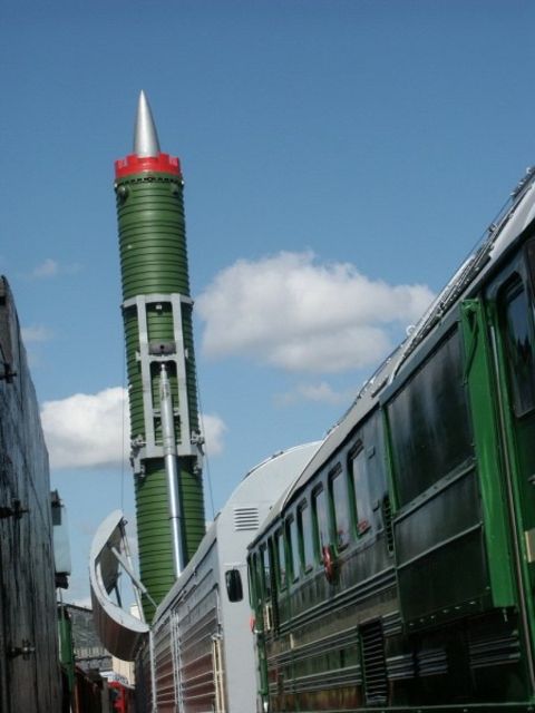 The commander of the Russian Strategic Rocket Force stated that the operational effectiveness of the developed railway mobile missile system is equivalent to that of a well-type strategic missile. Compared with the SS-24 missile system, Russia's new railway mobile strategic missile system will adopt new train technology, and the degree of integration and automation of missile trains will be further improved.