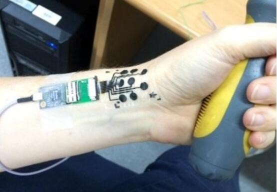 The latest development of medical electronic tattoos at the University of Israel accurately detects human emotions