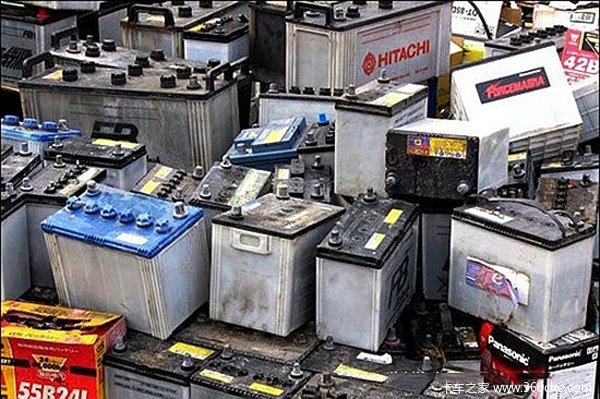 Which of the three advantages and disadvantages of a good lead-acid battery