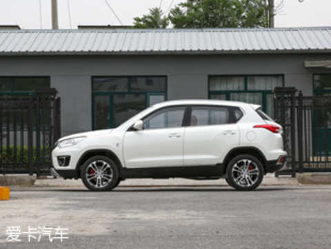 The four cars are relatively close in size and are at normal levels in small SUVs. In terms of appearance, the four cars all have a younger design orientation. Among them, the head of the Yuan has the most complicated eyesight and strong design, and it is the most attractive among the four cars.