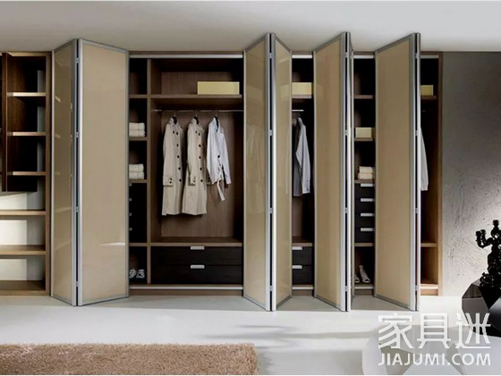 Folding wardrobe