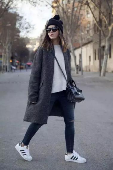 Don't take a small white shoe and coat it. This year's popular 3 pairs of shoes are comfortable and stylish, and match the coat.