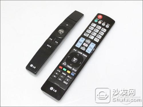 LG 55LX9500-CA is equipped with two remote controllers