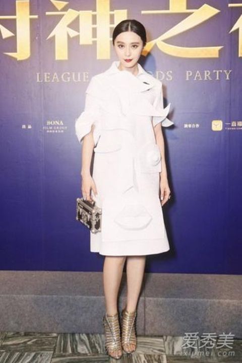 Fan Bingbing wears white dress with high heels