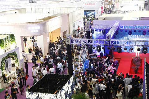 Face accessories traders participated in the big-name gathering to help transform the underwear industry