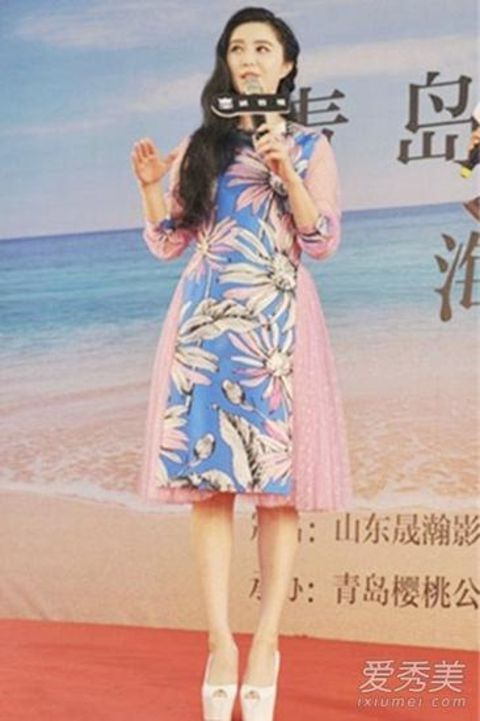 Fan Bingbing wears a pink and blue dress