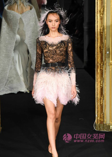 Spring/Summer Fashion Week 2015 Fashion Trend: Elegant Perspective (Figure 3) 2015æ˜¥å¤æ—¶è£…周æµè¡Œè¶‹åŠ¿ï¼šä¼˜é›…é€è§†(图3)