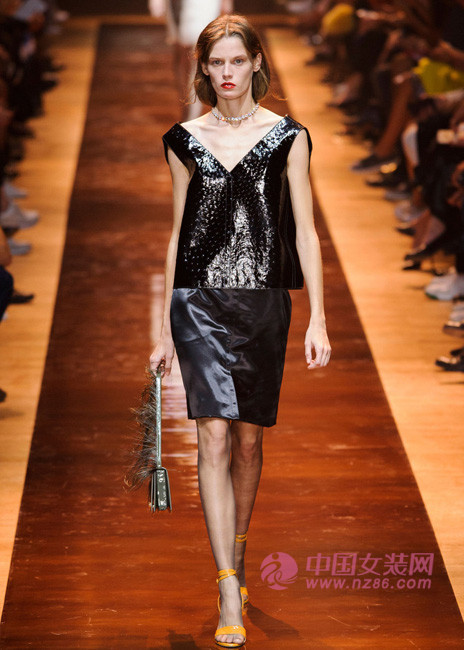 Fashion Week in Paris is popular Aspects of solid colors are also crazy (Figure 1) 巴黎时装周æµè¡Œçœ‹ç‚¹ 纯色秀场也疯狂(图1)
