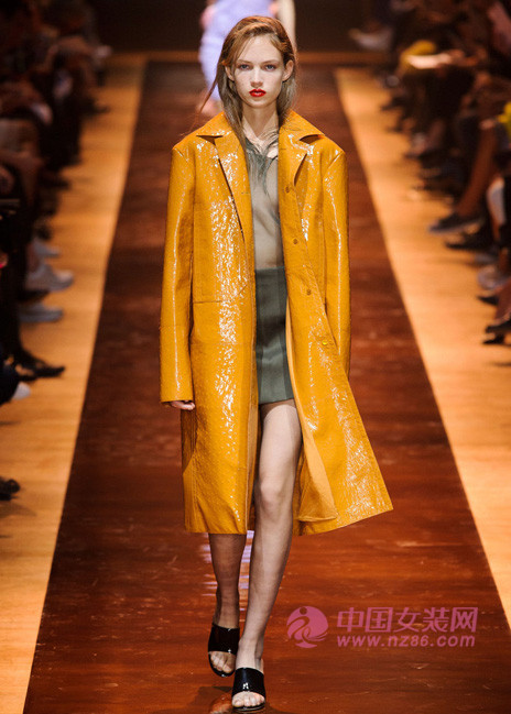 Fashion Week in Paris is popular Aspects of solid colors are also crazy (Figure 5) 巴黎时装周æµè¡Œçœ‹ç‚¹ 纯色秀场也疯狂(图5)
