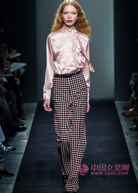 2015 autumn and winter women's fashion trends: silk light perception (Figure 2) 2015秋冬女装æµè¡Œè¶‹åŠ¿ï¼šä¸ç»¸å…‰æ„Ÿ(图2)