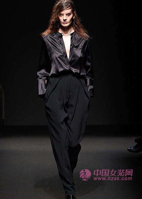 2015 autumn and winter women's fashion trends: silk light perception (Figure 3) 2015秋冬女装æµè¡Œè¶‹åŠ¿ï¼šä¸ç»¸å…‰æ„Ÿ(图3)
